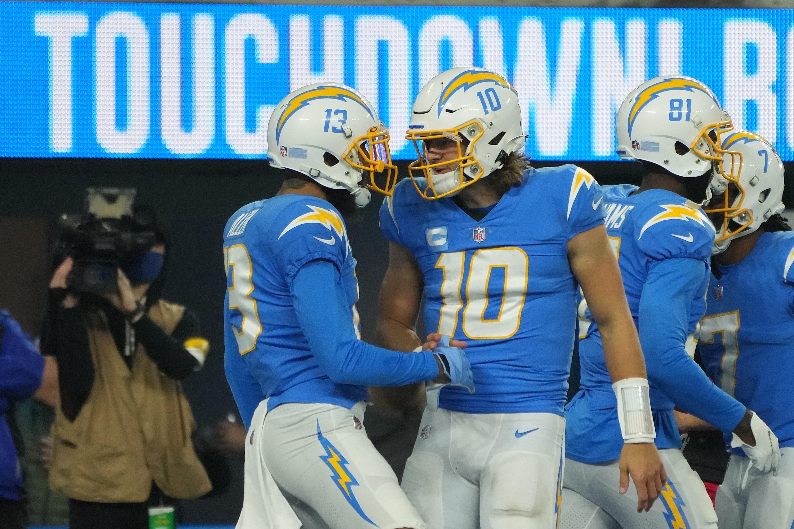 nfl week 2: los angeles chargers at kansas city chiefs