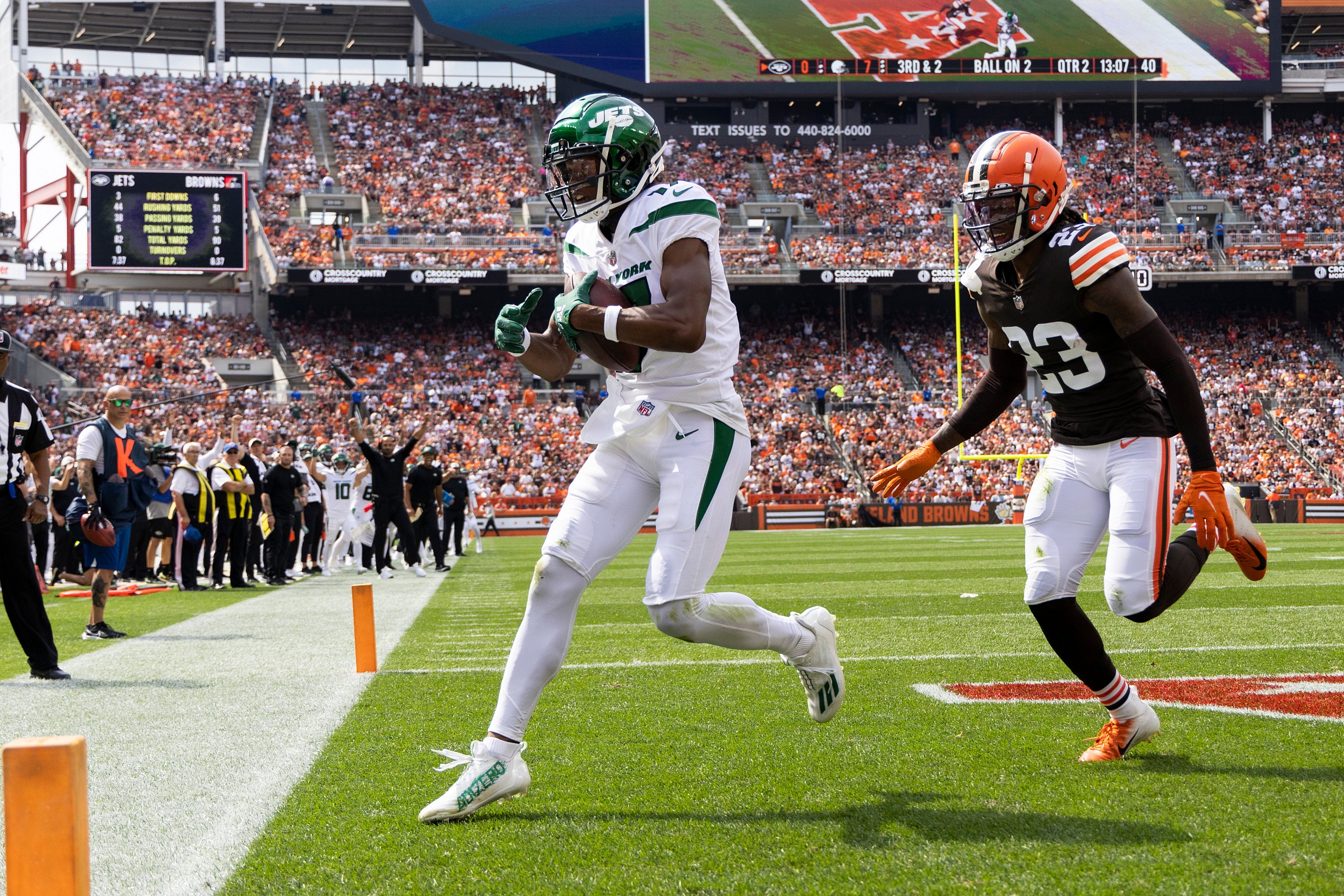 pittsburgh steelers at clevland browns: martin emerson
