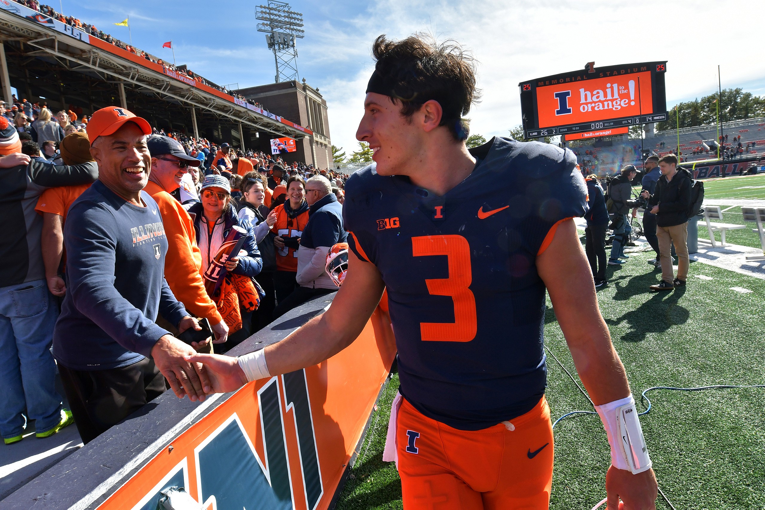 NCAA Football: Minnesota at Illinois