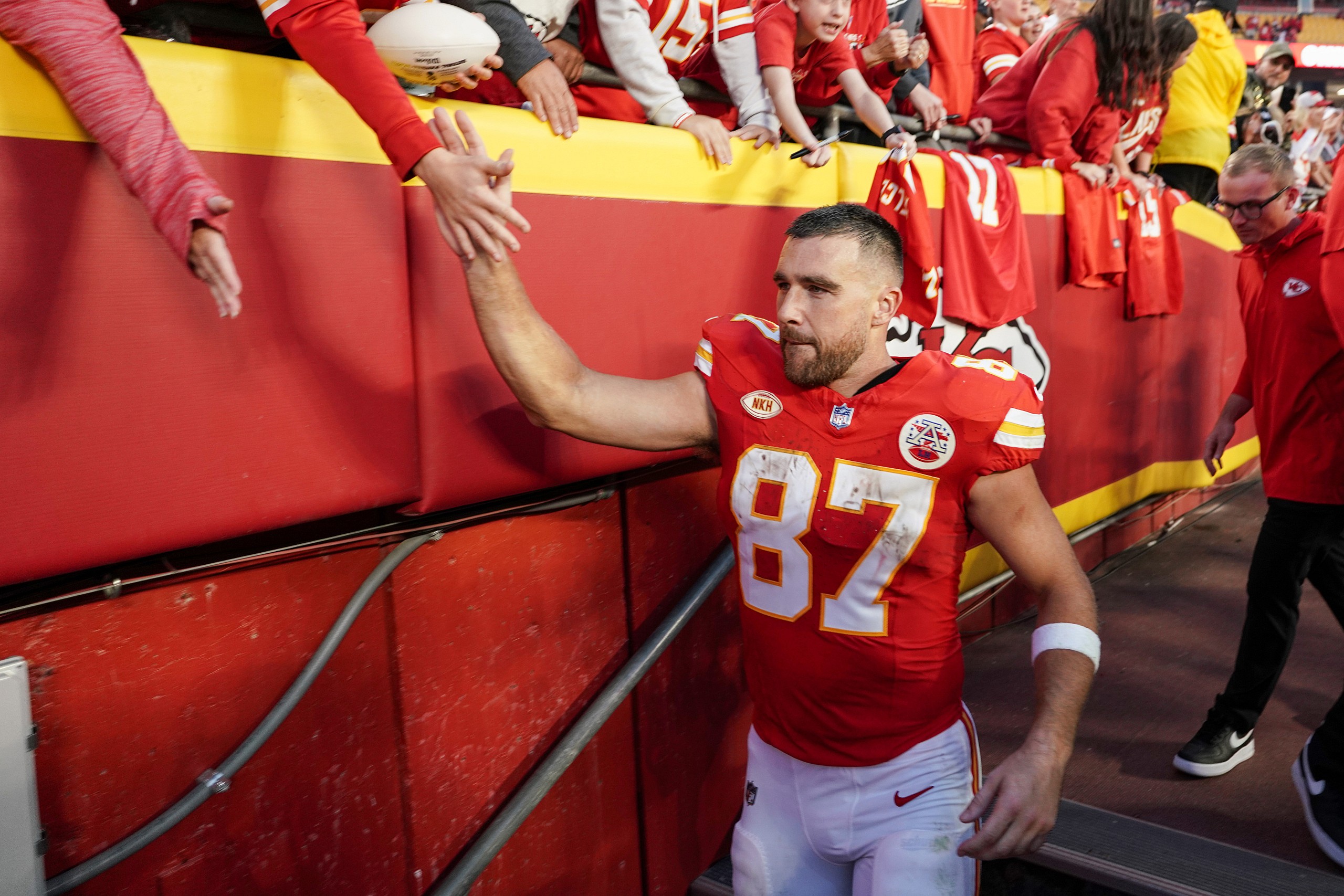 miami dolphins, kansas city chiefs: travis kelce