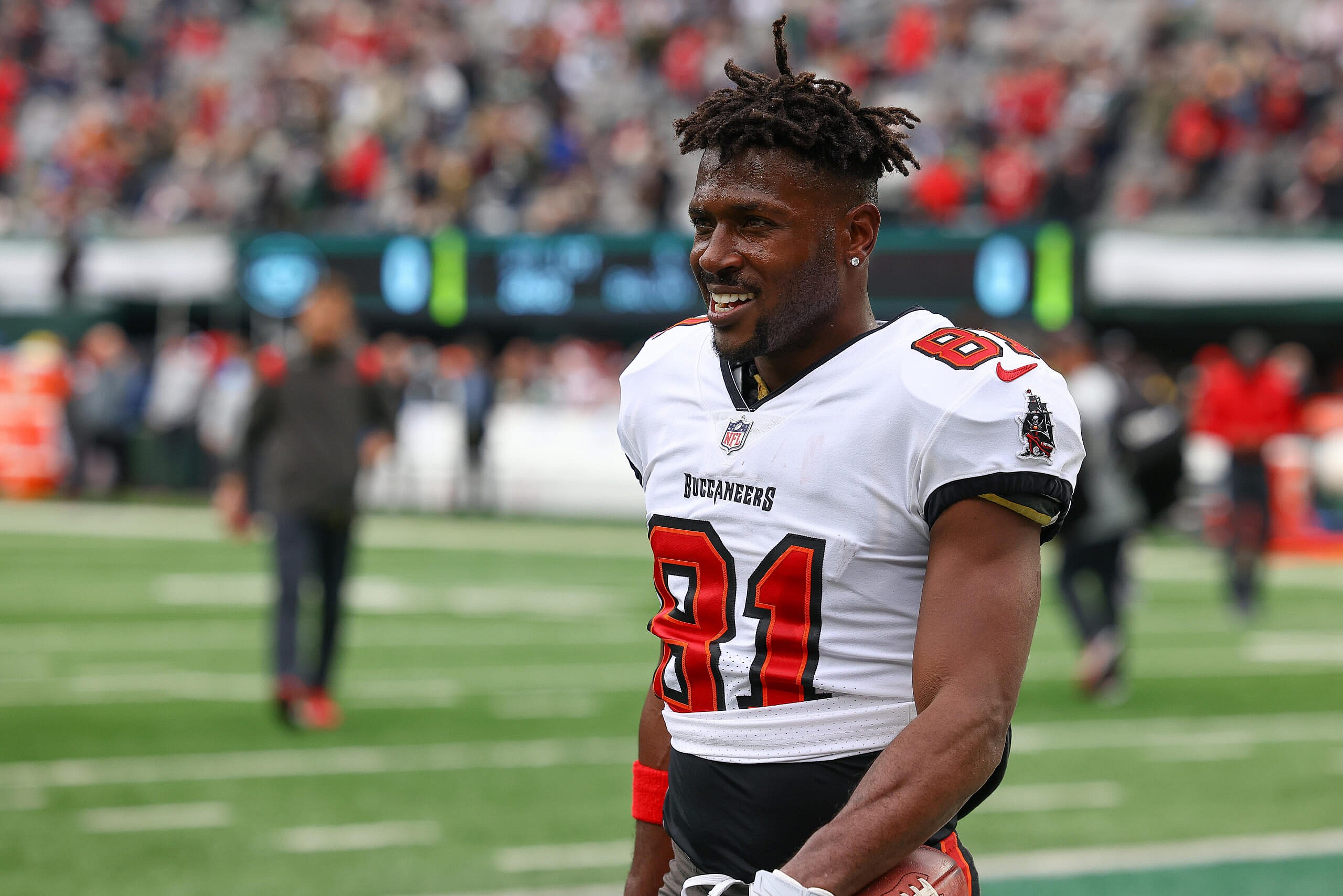 antonio brown claims tampa bay buccaneers