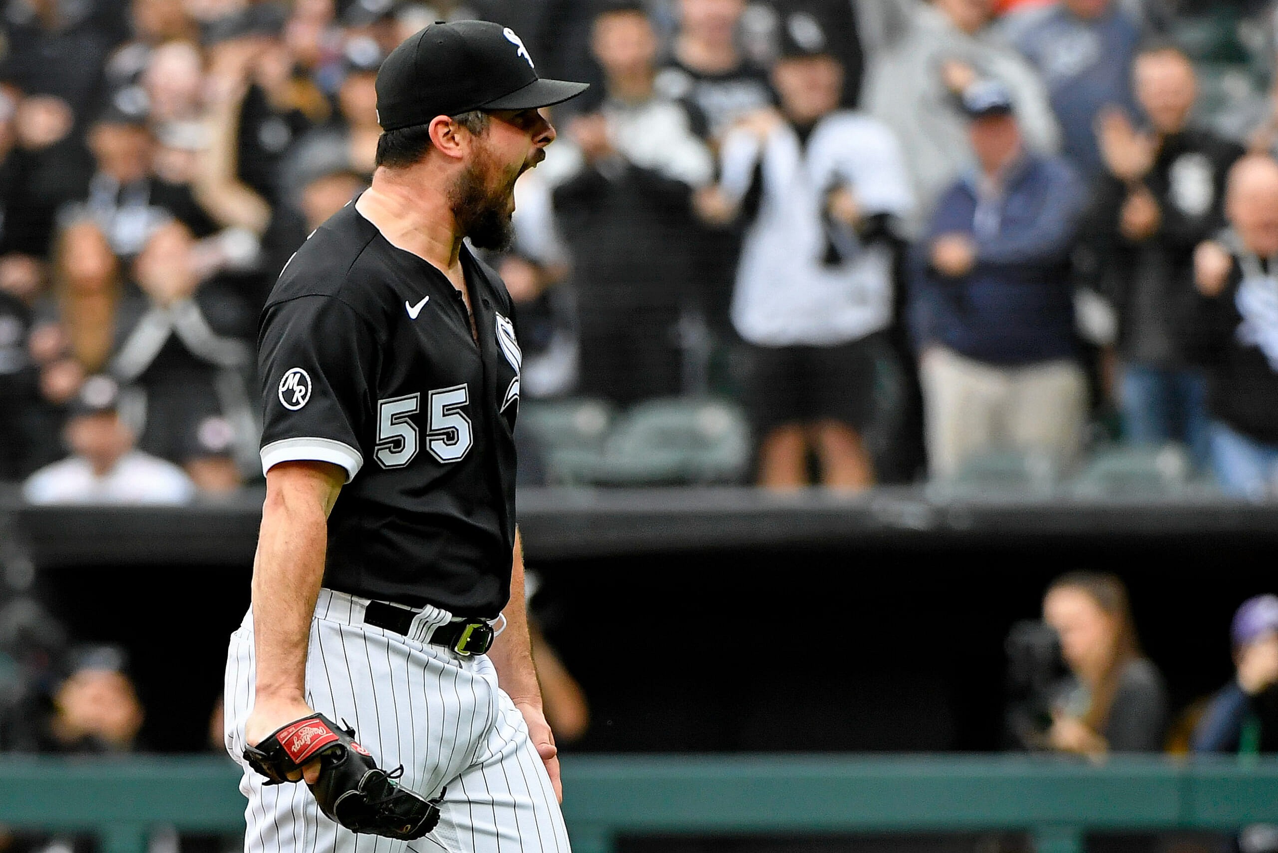 chicago white sox re-sign carlos rodon