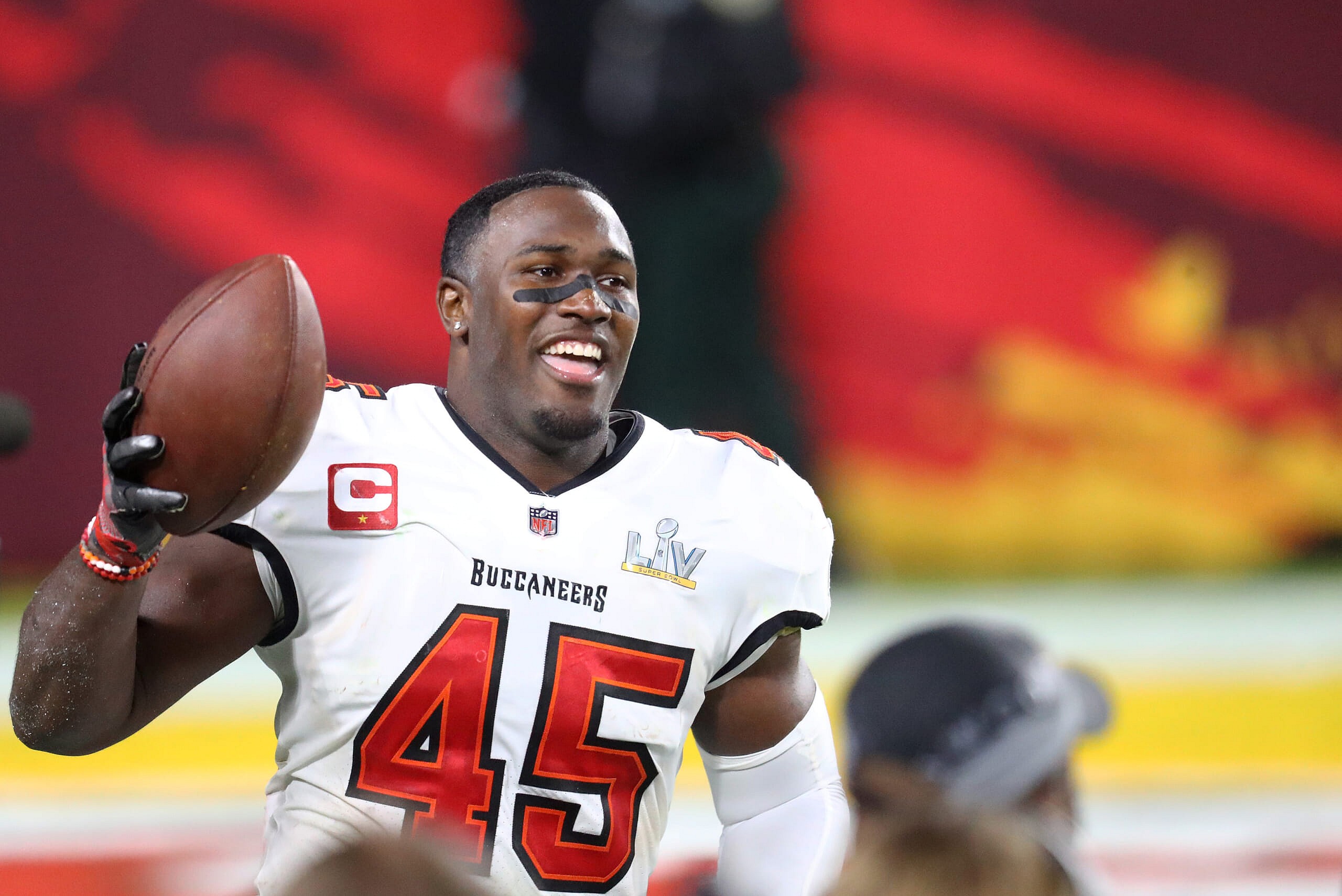 nfl contracts: tampa bay buccaneers devin white