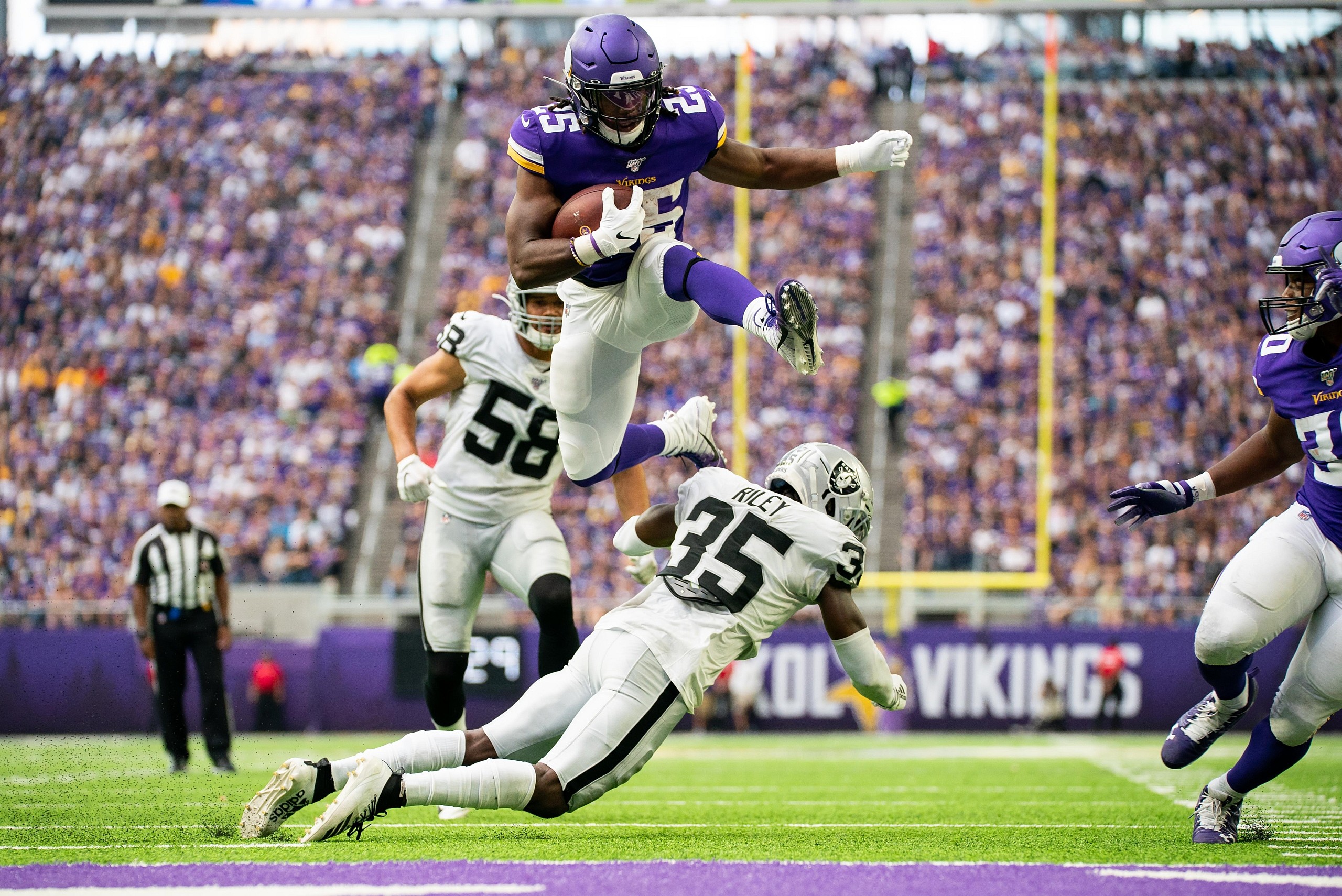 NFL: Oakland Raiders at Minnesota Vikings