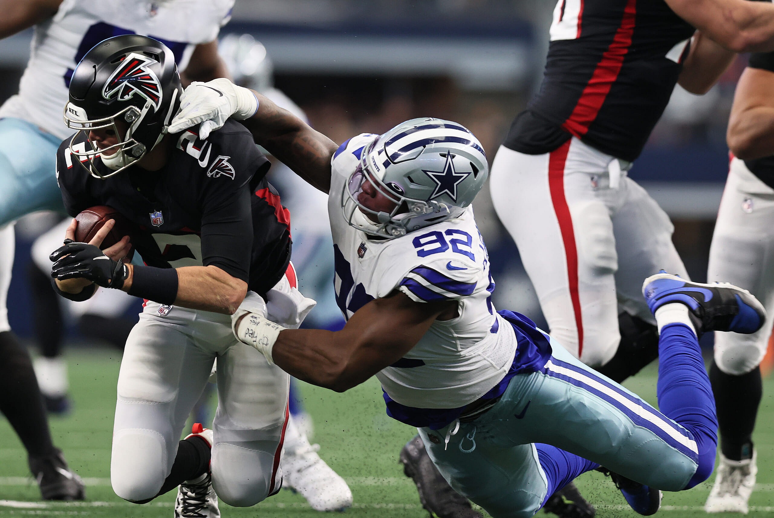 atlanta falcons' matt ryan sacked