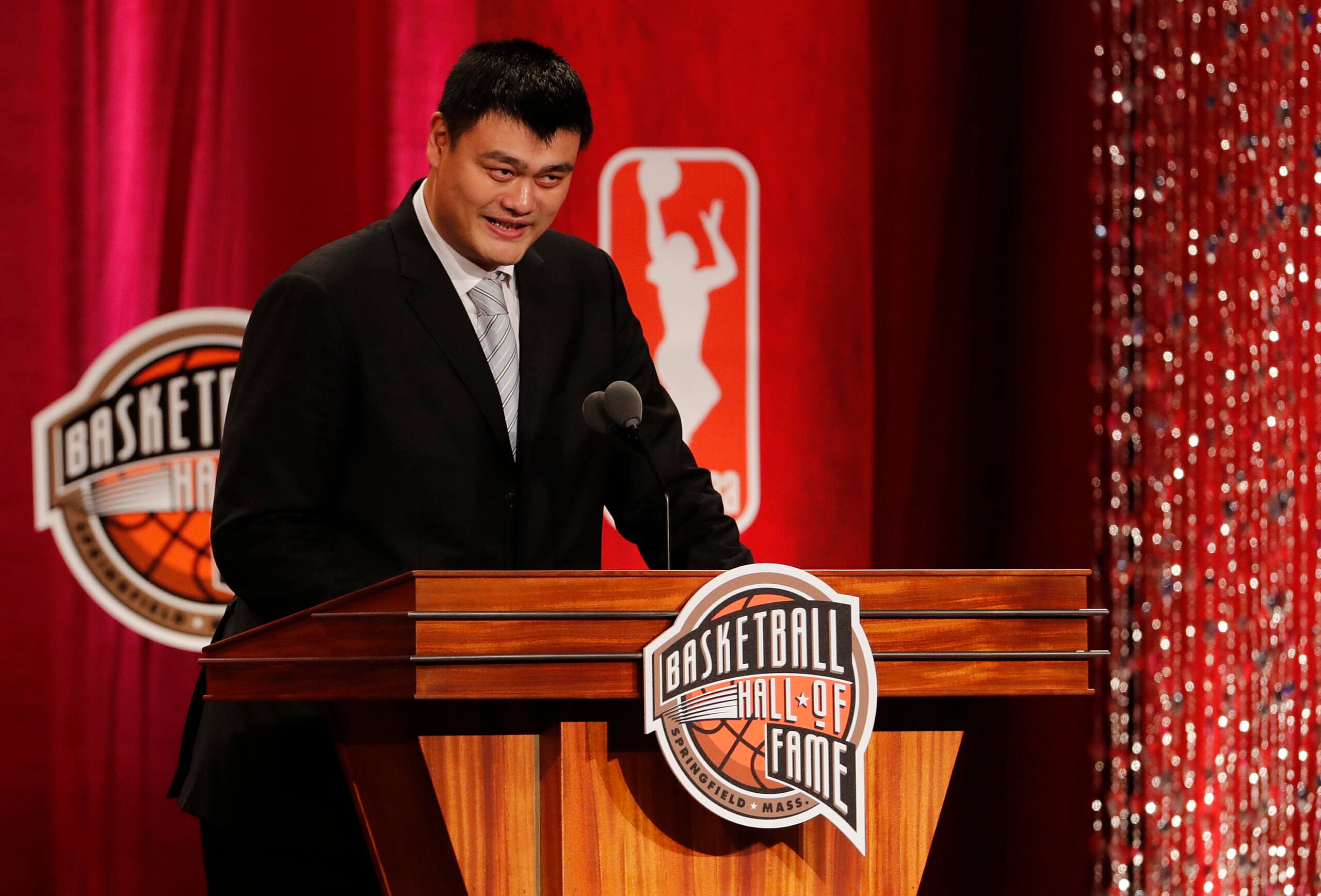 tallest basketball players ever: yao ming