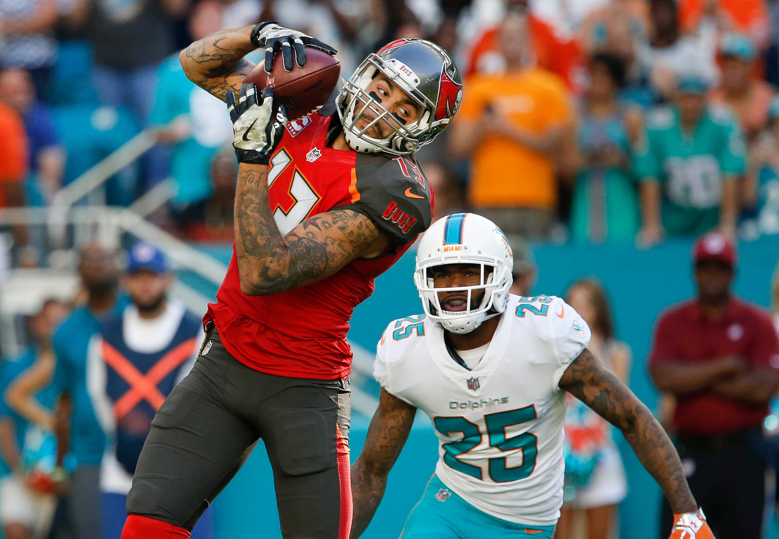 tampa bay buccaneers trade for xavien howard