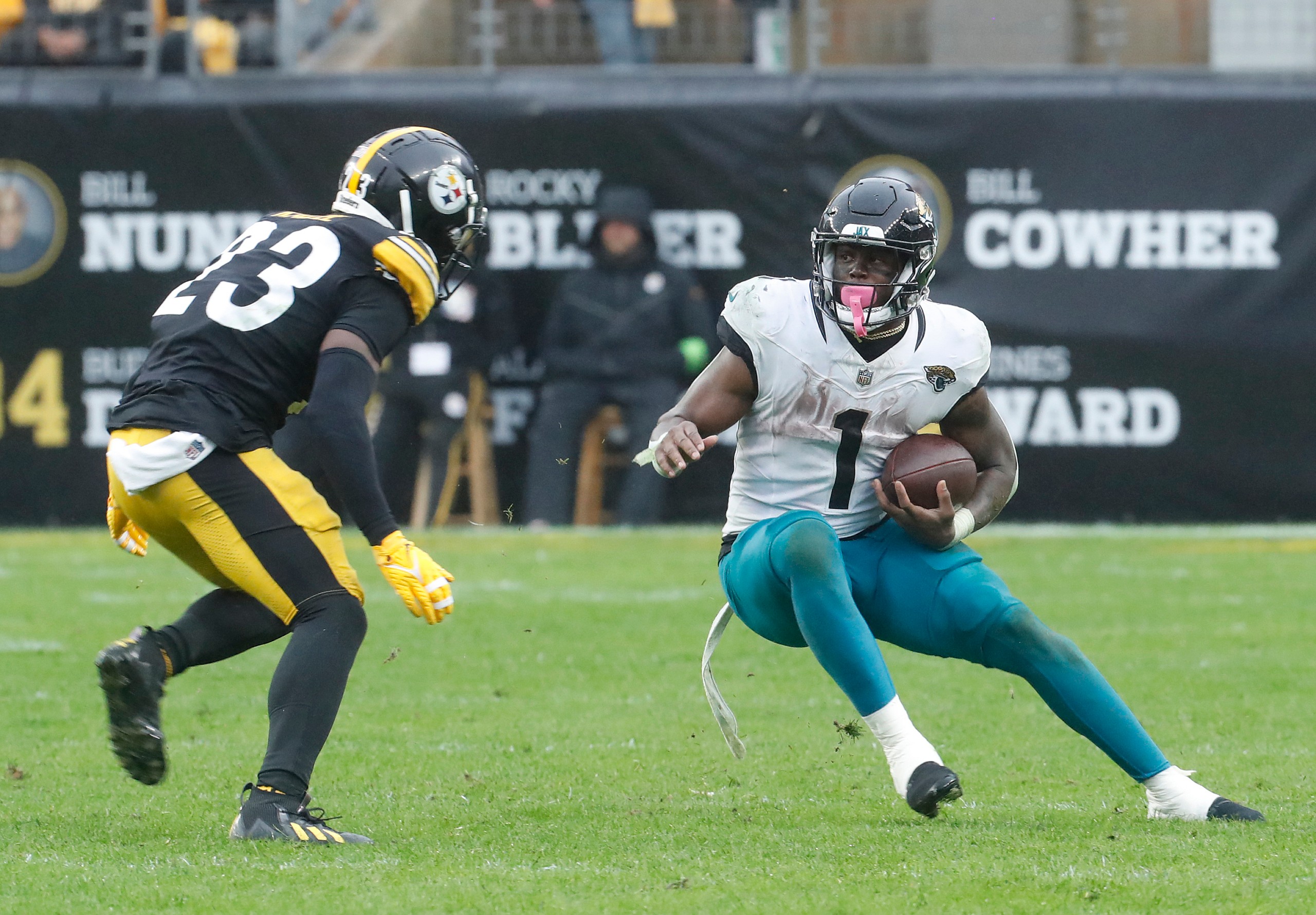 week 10 fantasy football start and sit: travis etienne