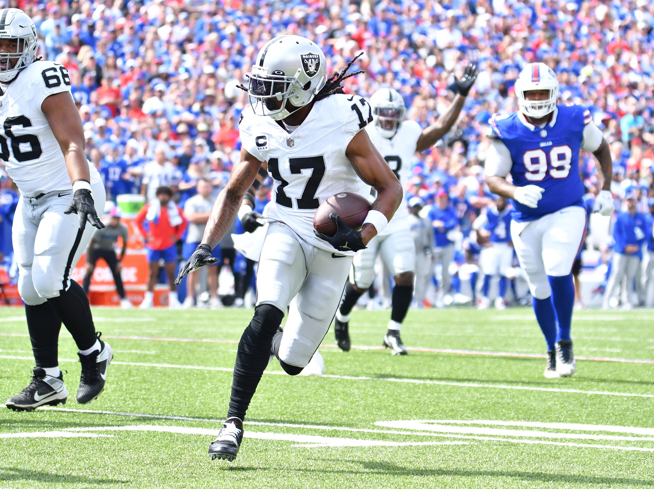 NFL: Las Vegas Raiders at Buffalo Bills