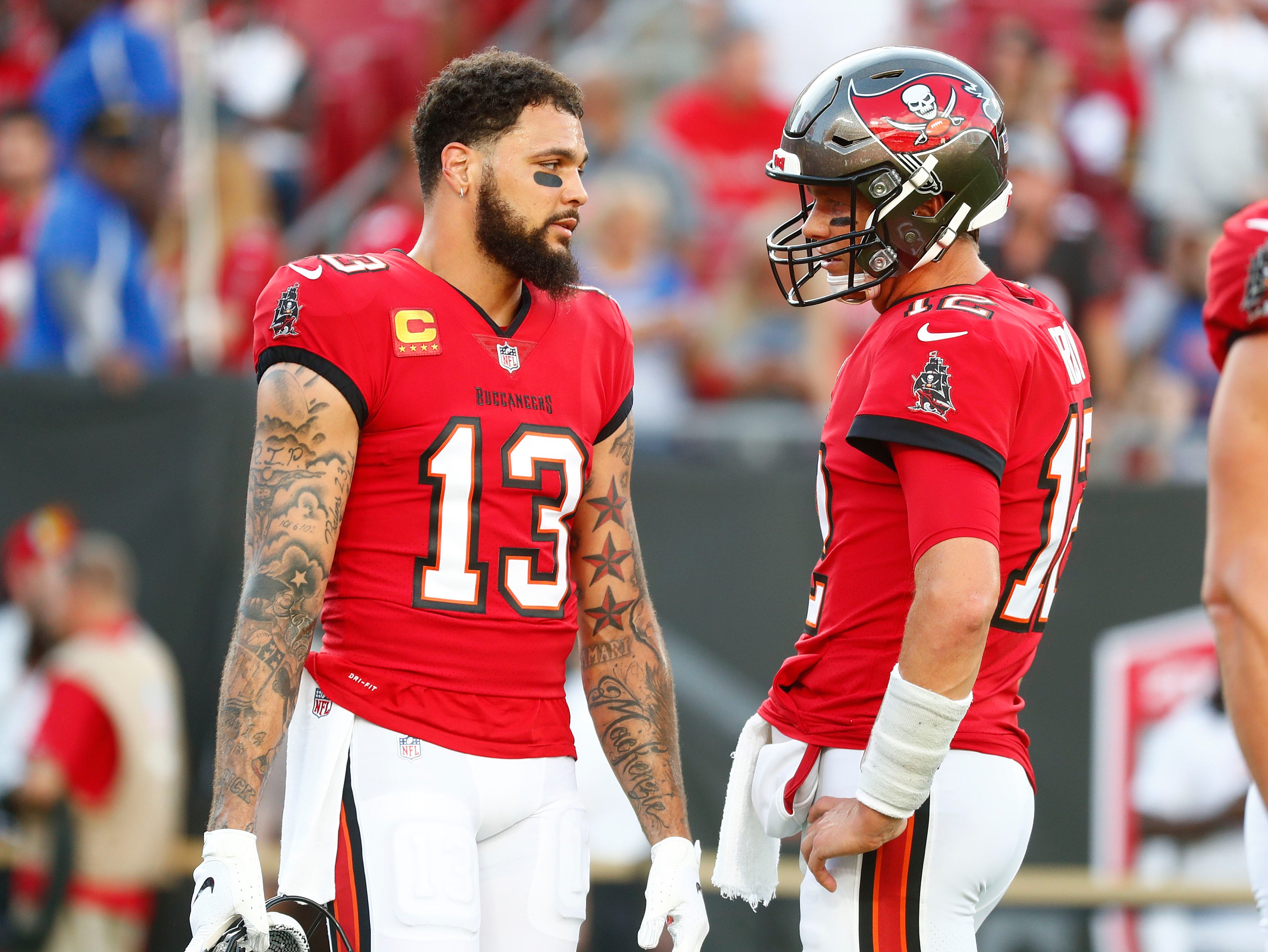 tom brady defends mike evans