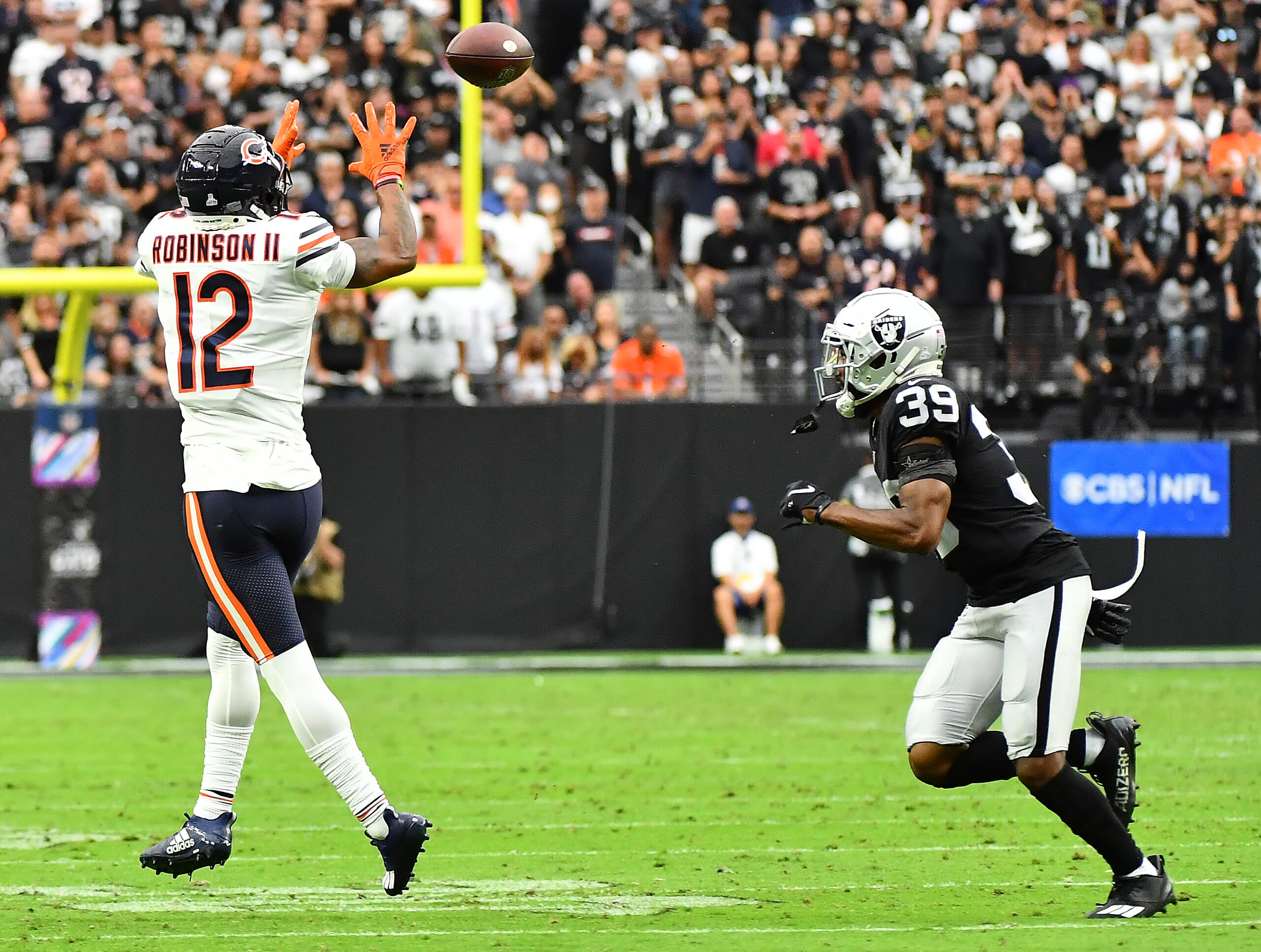 allen robinson signs with the las vegas raiders