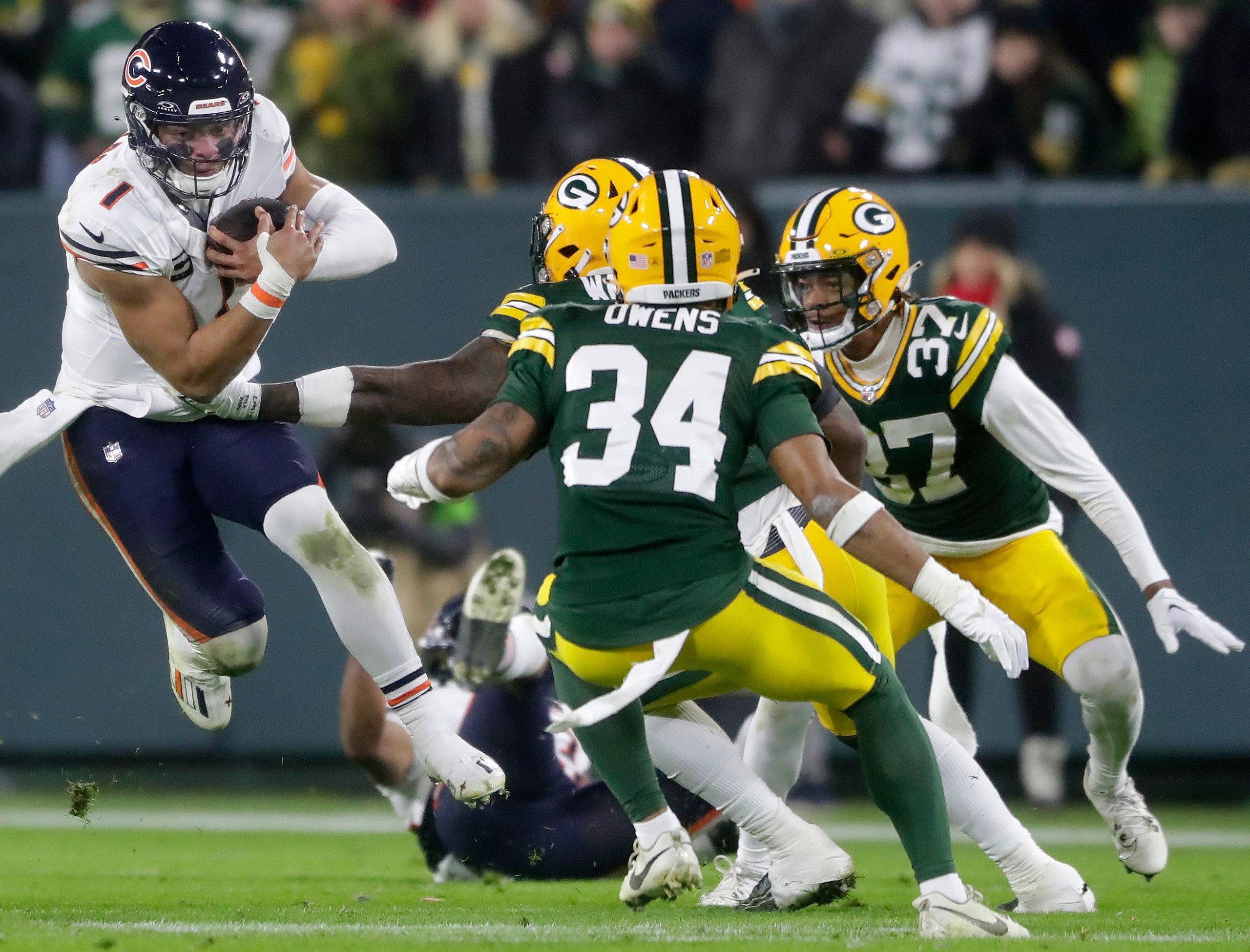 chicago bears rumors, justin fields