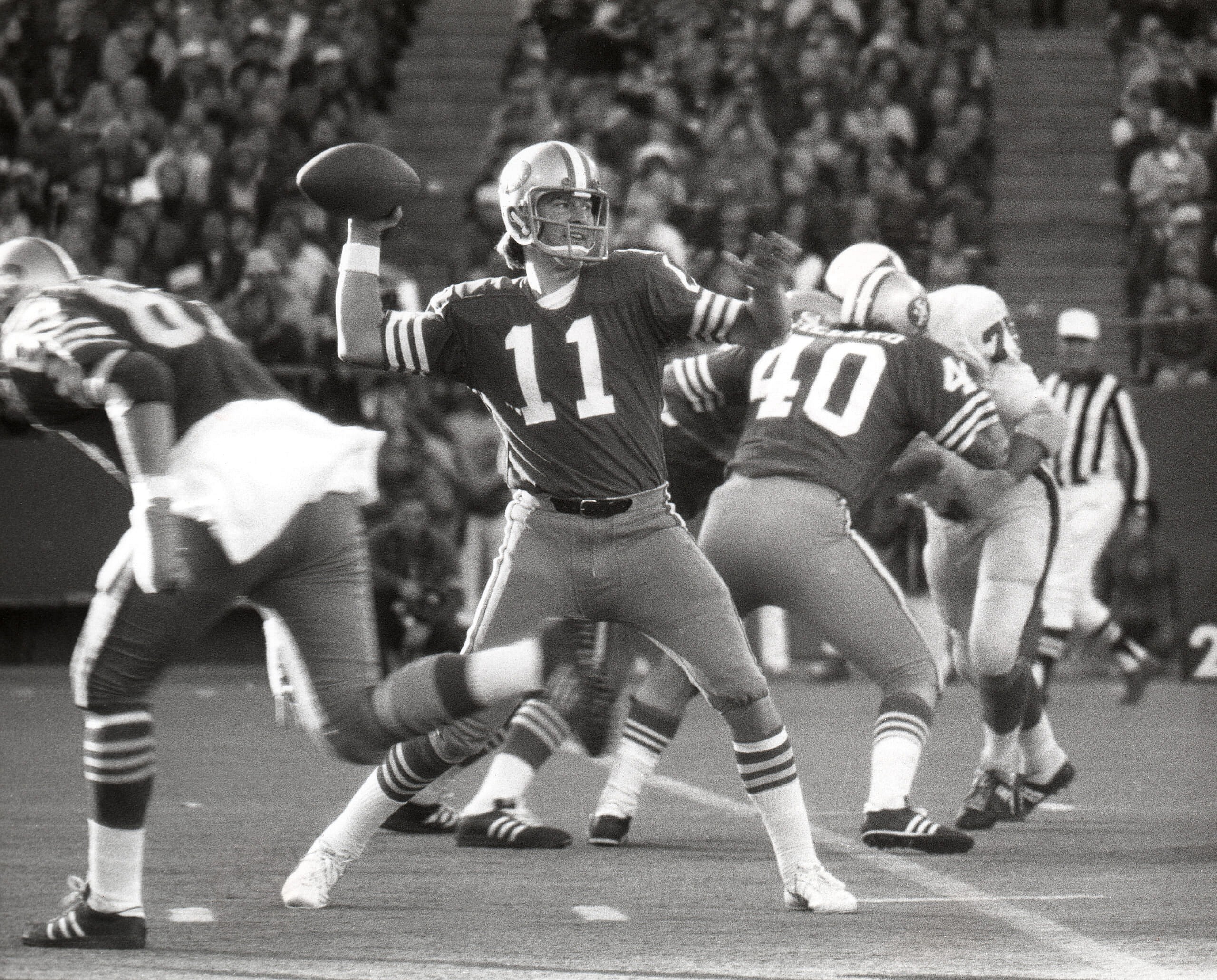 San Francisco 49ers quarterback Steve Spurrier throws a pass