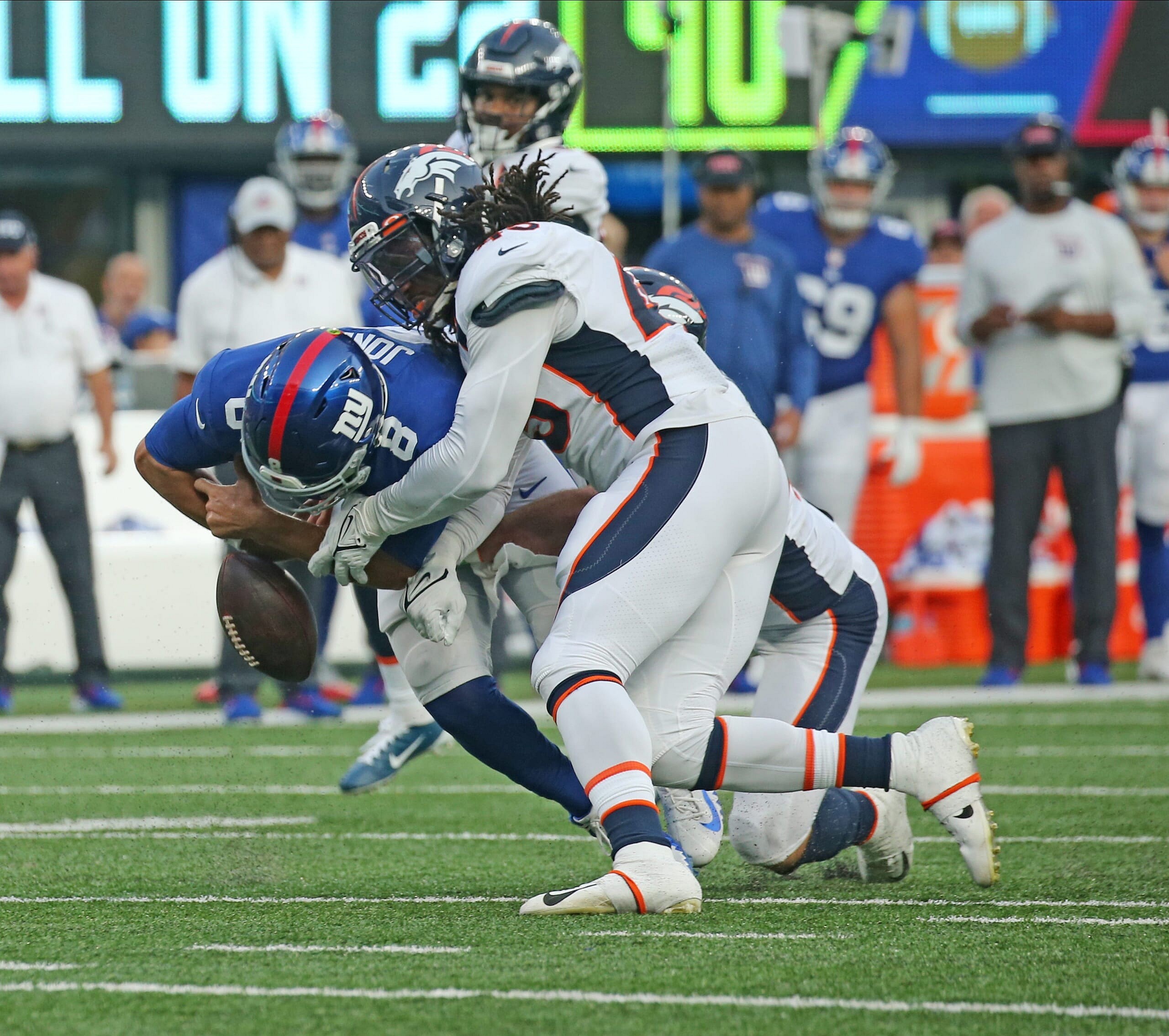 daniel jones fumble for new york giants