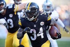 Nov 8, 2015; Pittsburgh, PA, USA; Pittsburgh Steelers running back DeAngelo Williams (34) runs the ball against the Oakland Raiders during the third quarter at Heinz Field. The Steelers won 38-35. Mandatory Credit: Charles LeClaire-USA TODAY Sports