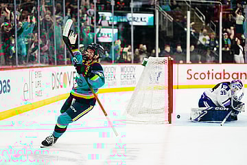 New York Sirens forward Sarah Fillier caps off her first career hat trick with an OT game winner against the Minnesota Frost.