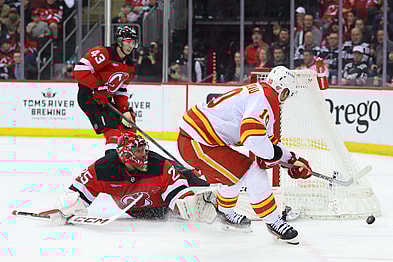NHL: Calgary Flames at New Jersey Devils