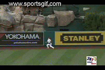 mike-trout-drops-ball-o