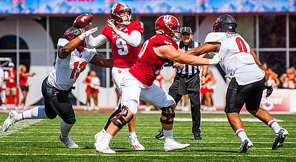 Indiana's Connor Bazelak (9) avoids the sack during the Indiana versus Western Kentucky football game at Memorial Stadium on Sept. 17, 2022.

Iu Wk Fb 2h Bazelak 1