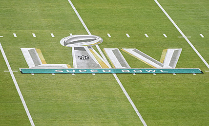 Super Bowl LIV logo 49ers and Chiefs
