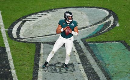 Philadelphia Eagles quarterback Jalen Hurts (1) drops back to pass against the Kansas City Chiefs during the second half in Super Bowl LVII at State Farm Stadium in Glendale on Feb. 12, 2023.

Nfl Super Bowl Lvii Kansas City Chiefs Vs Philadelphia Eagles