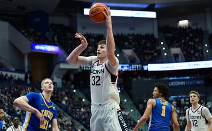 Jan 28, 2024; Hartford, Connecticut, USA; UConn Huskies center Donovan Clingan (32) makes the basket against the Xavier Musketeers in the second half at XL Center. Mandatory Credit: David Butler II-USA TODAY Sports