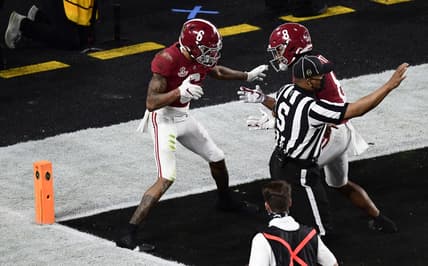 Alabama WR DeVonta Smith scores TD