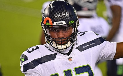 Nov 30, 2020; Philadelphia, Pennsylvania, USA;  Seattle Seahawks defensive end Carlos Dunlap (43) before start of game against the Philadelphia Eagles at Lincoln Financial Field. Mandatory Credit: Eric Hartline-USA TODAY Sports