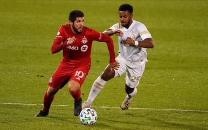 Oct 18, 2020; East Hartford, CT, USA; Toronto FC midfielder Alejandro Pozuelo (10) works the ball against Atlanta United midfielder Mo Adams (29) in the first half at Pratt & Whitney Stadium at Rentschler Field. Mandatory Credit: David Butler II-USA TODAY Sports