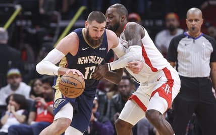Jan 31, 2024; Houston, Texas, USA; New Orleans Pelicans center Jonas Valanciunas (17) controls the ball as Houston Rockets forward Jeff Green (32) defends during the fourth quarter at Toyota Center. Mandatory Credit: Troy Taormina-USA TODAY Sports