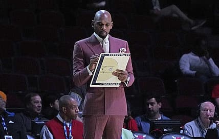Dec 17, 2022; Chicago, Illinois, USA; Vanderbilt Commodores head coach Jerry Stackhouse draws up a play during the first half  at United Center. Mandatory Credit: David Banks-USA TODAY Sports