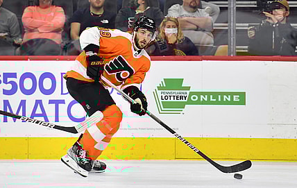 Sep 28, 2021; Philadelphia, Pennsylvania, USA; Philadelphia Flyers center Derick Brassard (19) against the New York Islanders at Wells Fargo Center. Mandatory Credit: Eric Hartline-USA TODAY Sports