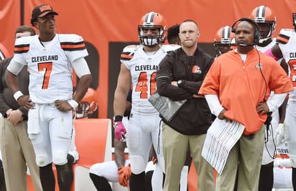 DeShone KIzer stares at Browns head coach Hue Jackson in NFL Week 7