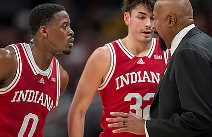 Indiana Hoosiers head coach Mike Woodson talks with guard Xavier Johnson (0) and guard Trey Galloway (32), Thursday, March 10, 2022, during Big Ten tournament men   s action from Indianapolis    Gainbridge Fieldhouse. Indiana won 74-69.