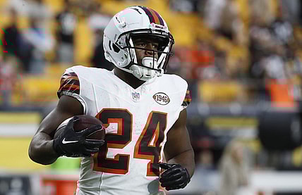 Sep 18, 2023; Pittsburgh, Pennsylvania, USA;  Cleveland Browns running back Nick Chubb (24) warms up before the game against the Pittsburgh Steelers at Acrisure Stadium. Mandatory Credit: Charles LeClaire-USA TODAY Sports