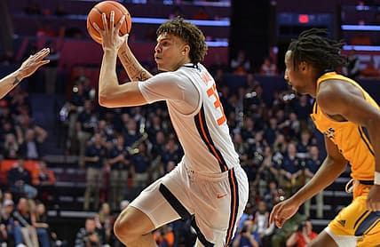 Nov 11, 2022; Champaign, Illinois, USA;  Illinois Fighting Illini forward Coleman Hawkins (33) drives to the basket during the first half against the UMKC Kangaroos at State Farm Center. Mandatory Credit: Ron Johnson-USA TODAY Sports