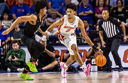 Florida Gators forward Alex Fudge (3) drives down the court in the first half. The Florida men  s basketball team hosted the Stetson Hatters at Exactech Arena at the Stephen C. O  Connell Center in Gainesville, FL on Sunday, December 4, 2022. [Doug Engle/Gainesville Sun]

Flgai Stetson Uf Mens Bball
