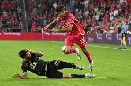 Sep 20, 2023; St. Louis, Missouri, USA; Los Angeles FC midfielder Ryan Hollingshead (24) and St. Louis City defender Anthony Markanich (13) fight for the ball during the second half at CITYPARK. Mandatory Credit: Scott Rovak-USA TODAY Sports