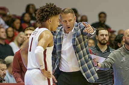 Nov 7, 2022; Tuscaloosa, Alabama, USA; Alabama Crimson Tide head coach Nate Oats talks to Alabama Crimson Tide guard Mark Sears (1) during first half at Coleman Coliseum. Mandatory Credit: Marvin Gentry-USA TODAY Sports
