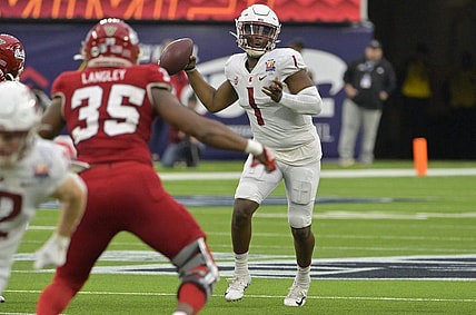 Dec 17, 2022; Inglewood, CA, USA;   Washington State Cougars quarterback Cameron Ward (1) rolls out to throw a pass against the Fresno State Bulldogs in the second half at SoFi Stadium. Mandatory Credit: Jayne Kamin-Oncea-USA TODAY Sports