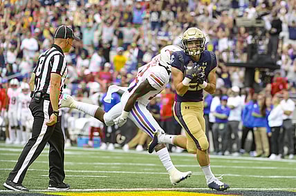 Oct 9, 2021; Annapolis, Maryland, USA;  Navy Midshipmen fullback Kai Puailoa-Rojas (21) catches a pass for a touch down as Southern Methodist Mustangs safety Isaiah Nwokobia (12) defends during the first half at Navy-Marine Corps Memorial Stadium. Mandatory Credit: Tommy Gilligan-USA TODAY Sports