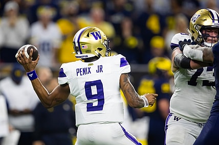 Washington Huskies quarterback Michael Penix Jr