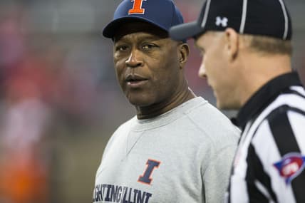 Illinois football coach Lovie Smith