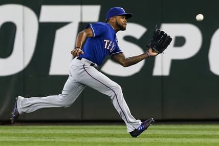 Rangers center fielder Delino DeShields