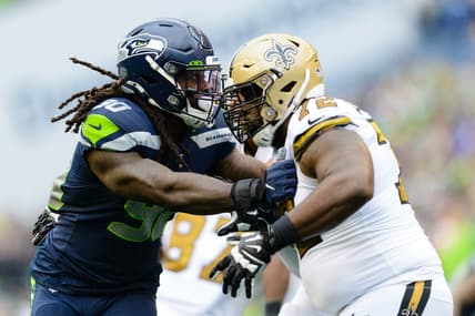 Jadeveon Clowney takes on tackle
