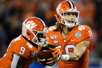 Clemson QB Trevor Lawrence hands ball to RB Travis Etienne