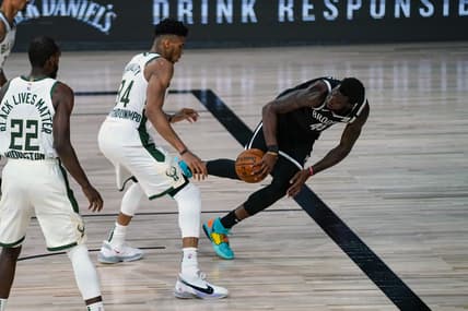 Giannis Antetokounmpo Donta Hall foul