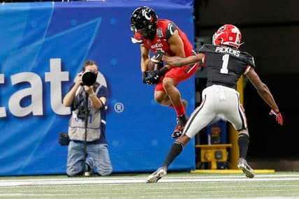 Twitter slams College Football Playoff committee as Cincinnati Bearcats lose 2021 Peach Bowl