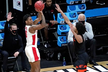 Mar 29, 2021; Indianapolis, Indiana, USA; Houston Cougars guard Marcus Sasser (0) shoots the ball against Oregon State Beavers guard Ethan Thompson (5) during the first half in the Elite Eight of the 2021 NCAA Tournament at Lucas Oil Stadium. Mandatory Credit: Robert Deutsch-USA TODAY Sports