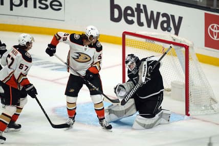 Apr 20, 2021; Los Angeles, California, USA; LA Kings goaltender Calvin Petersen (40) defends the goal against Anaheim Ducks left wing Max Comtois (53) in the first period at Staples Center. Mandatory Credit: Kirby Lee-USA TODAY Sports
